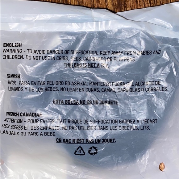 SKIMS seamless face mask color onyx (black) - Picture 4 of 6